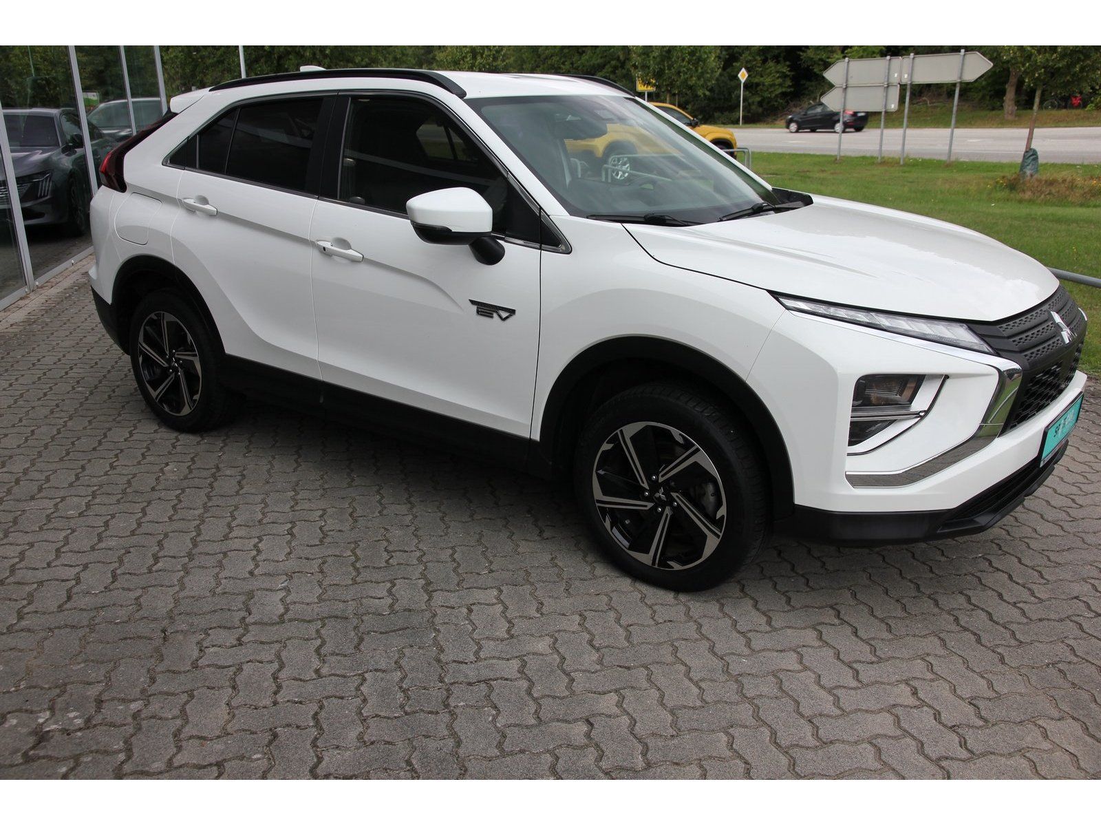 Mitsubishi Eclipse Cross Basis Hybrid 4WD Klima SHZ RFK App imagem 2