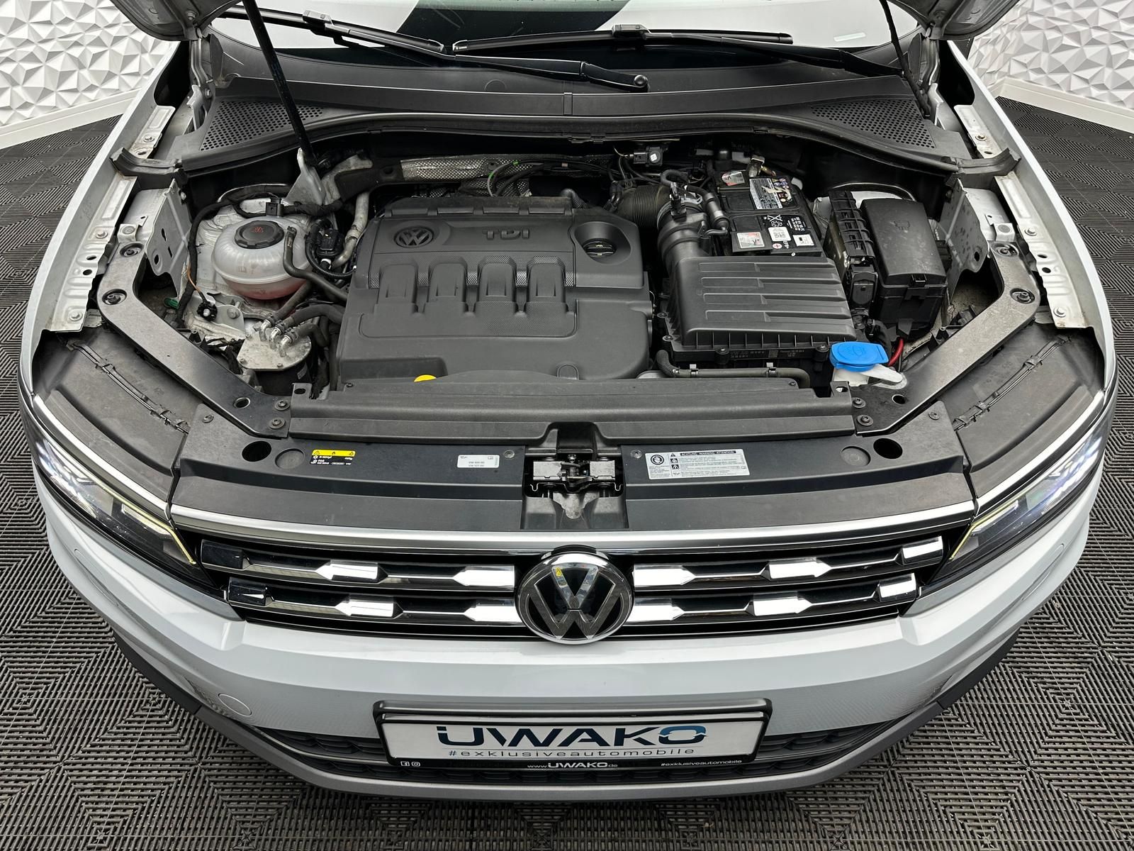 Fahrzeugabbildung Volkswagen TIGUAN 2.0 TDI ALLSPACE/4MOTION/7-SITZE/AHK/360°