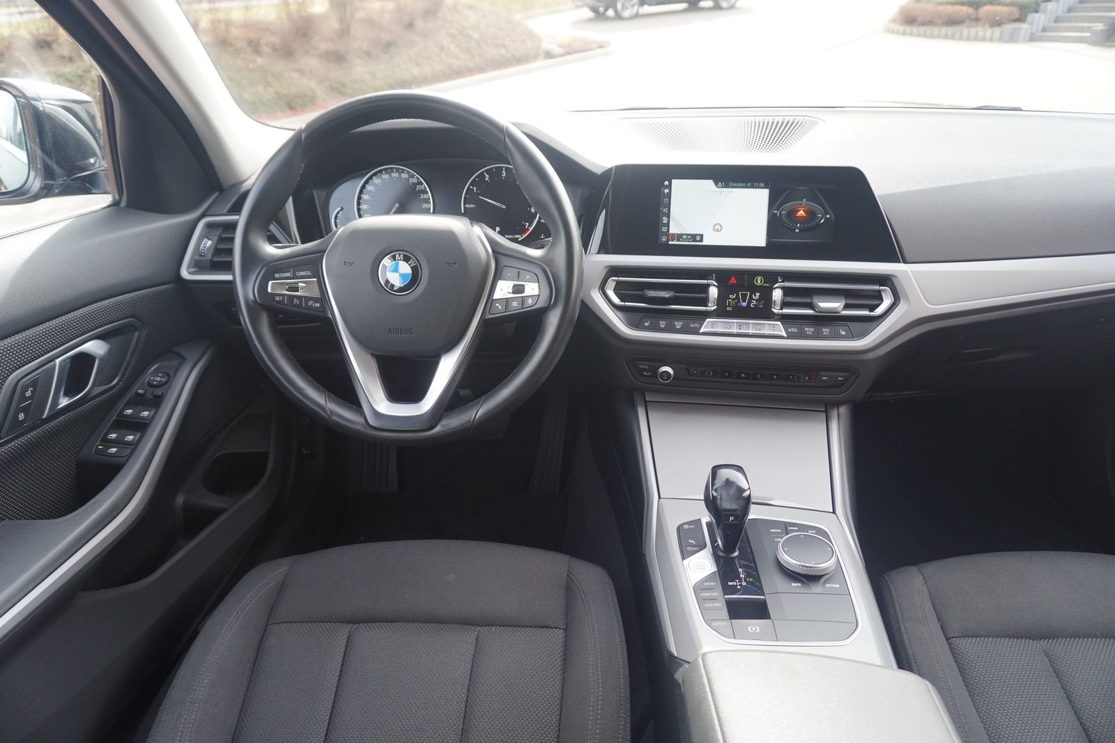 BMW 320i Advantage LED Navi Digitales Cockpit PDC foto 10