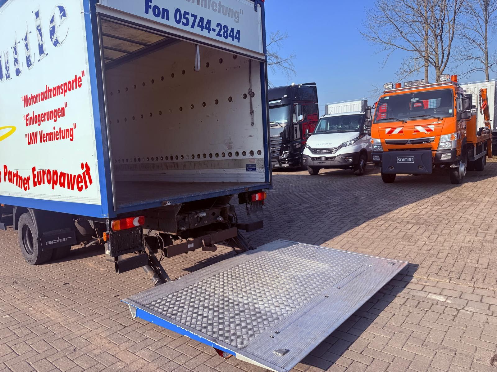 Fahrzeugabbildung Iveco EEV 80E22 EuroCargo Koffer mit Ladebordwand 1T