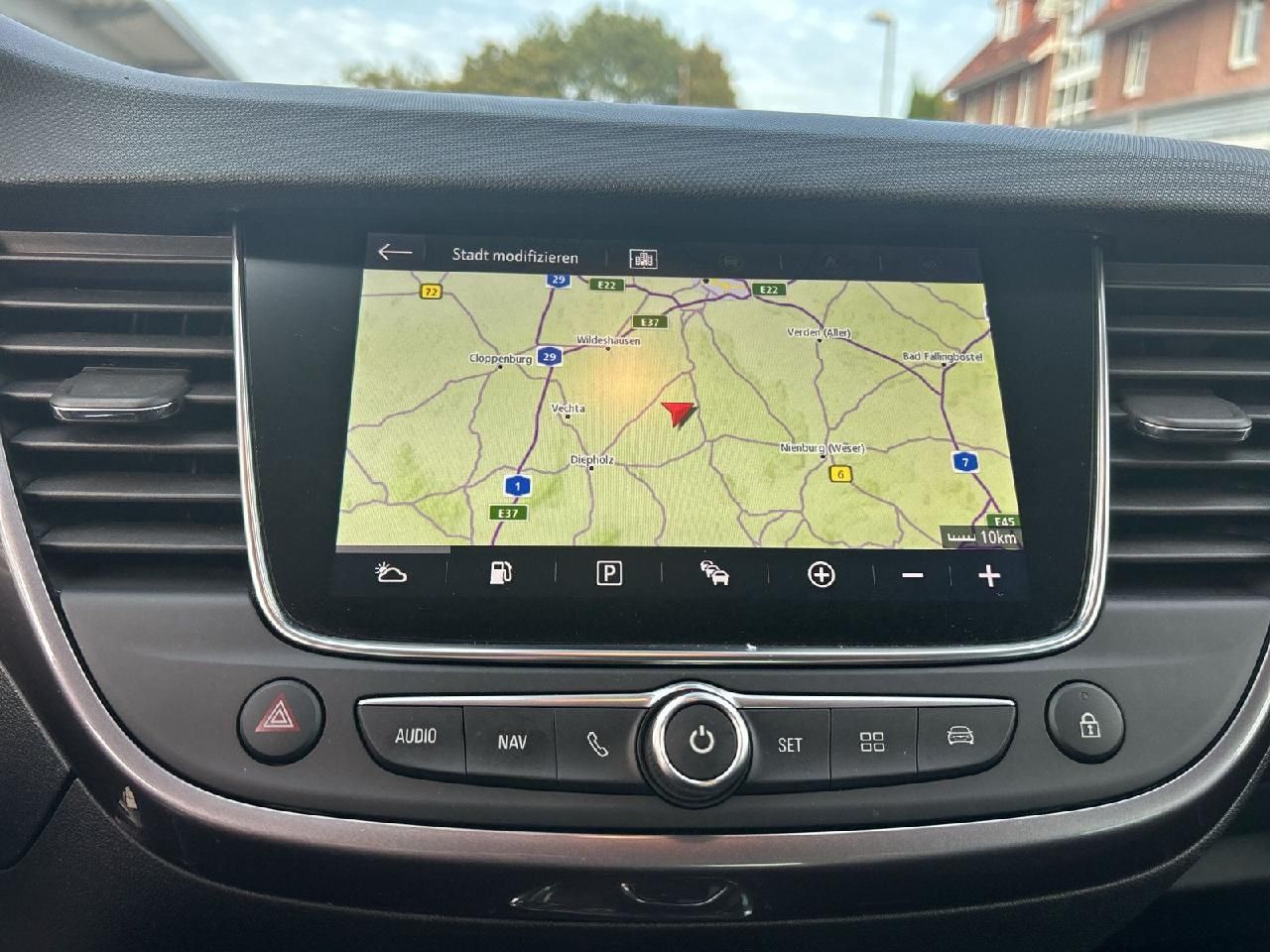 Fahrzeugabbildung Opel Crossland Innovation, Automatik,AHK