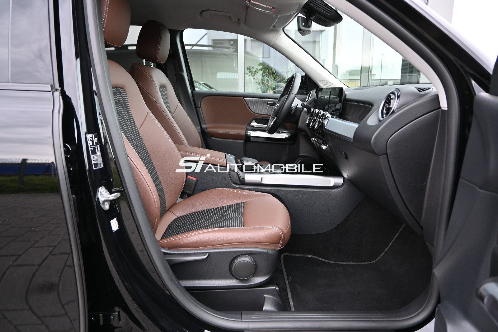 Fahrzeugabbildung Mercedes-Benz GLB 200 d Aut. Night Paket °AHK°STANDHEIZ°KAMERA