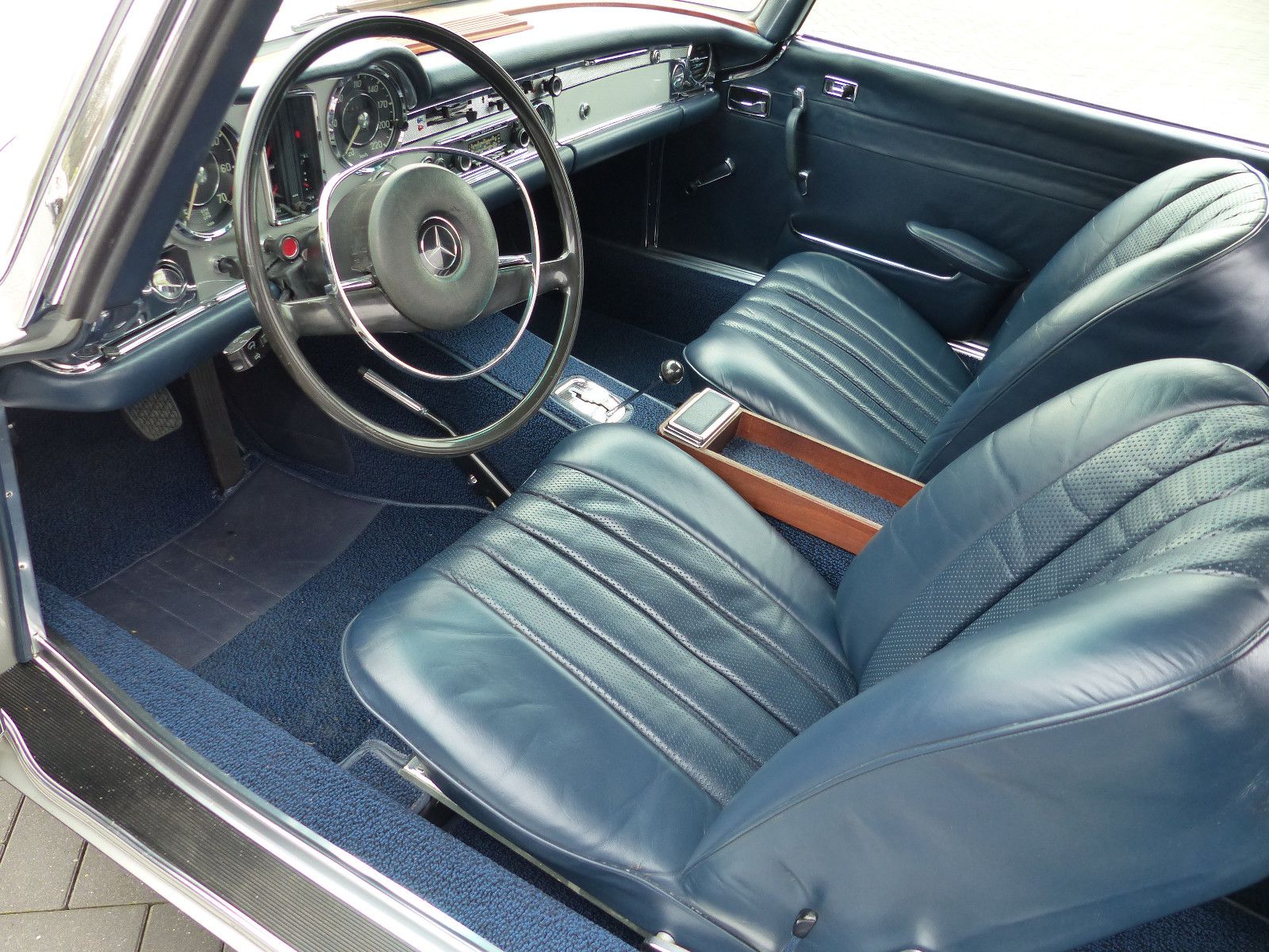 Fahrzeugabbildung Mercedes-Benz 280 SL Pagode