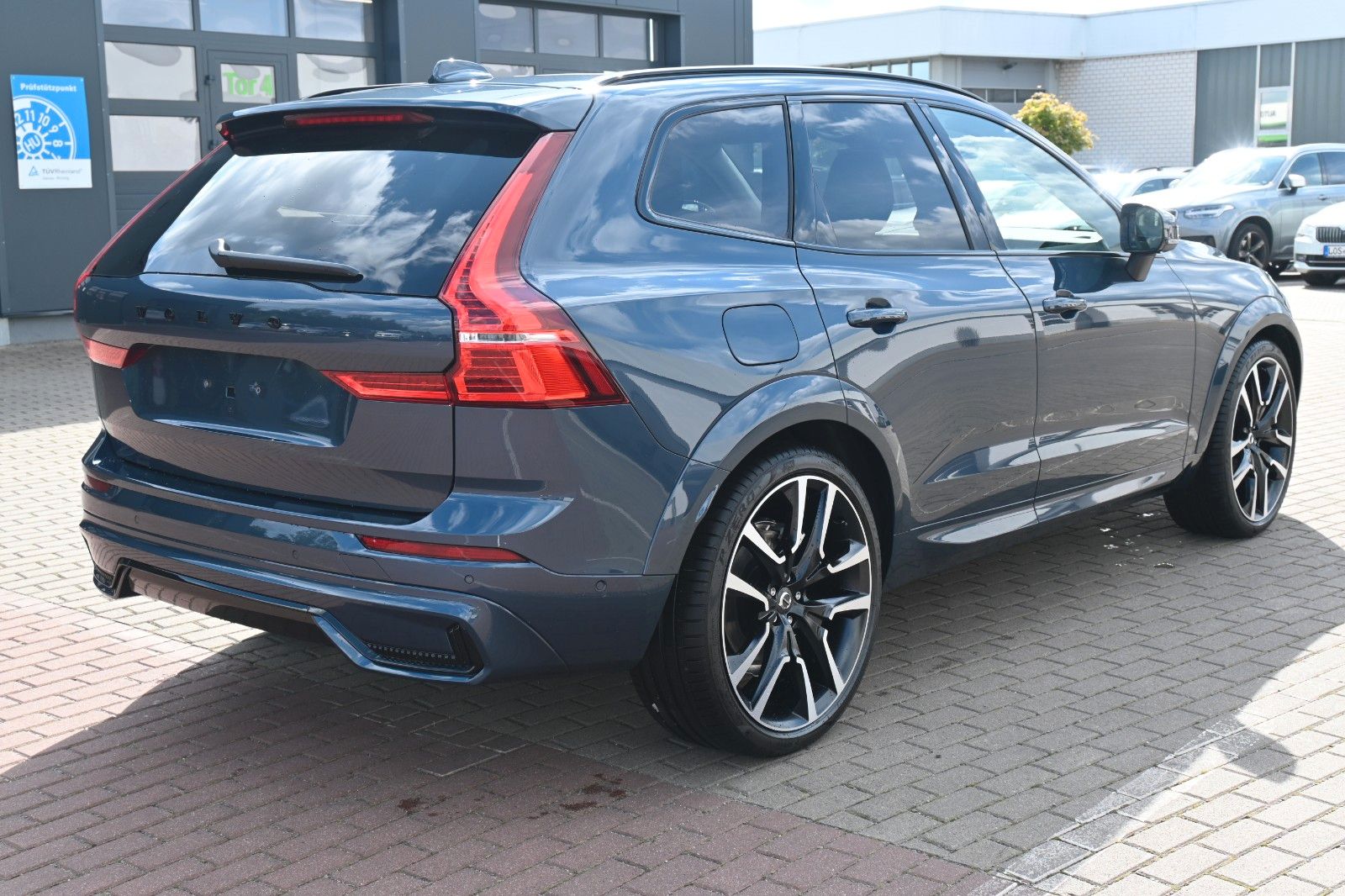 Fahrzeugabbildung Volvo XC60 B4 D AWD Ultimate Dark*STDHZG*360°*Polestar