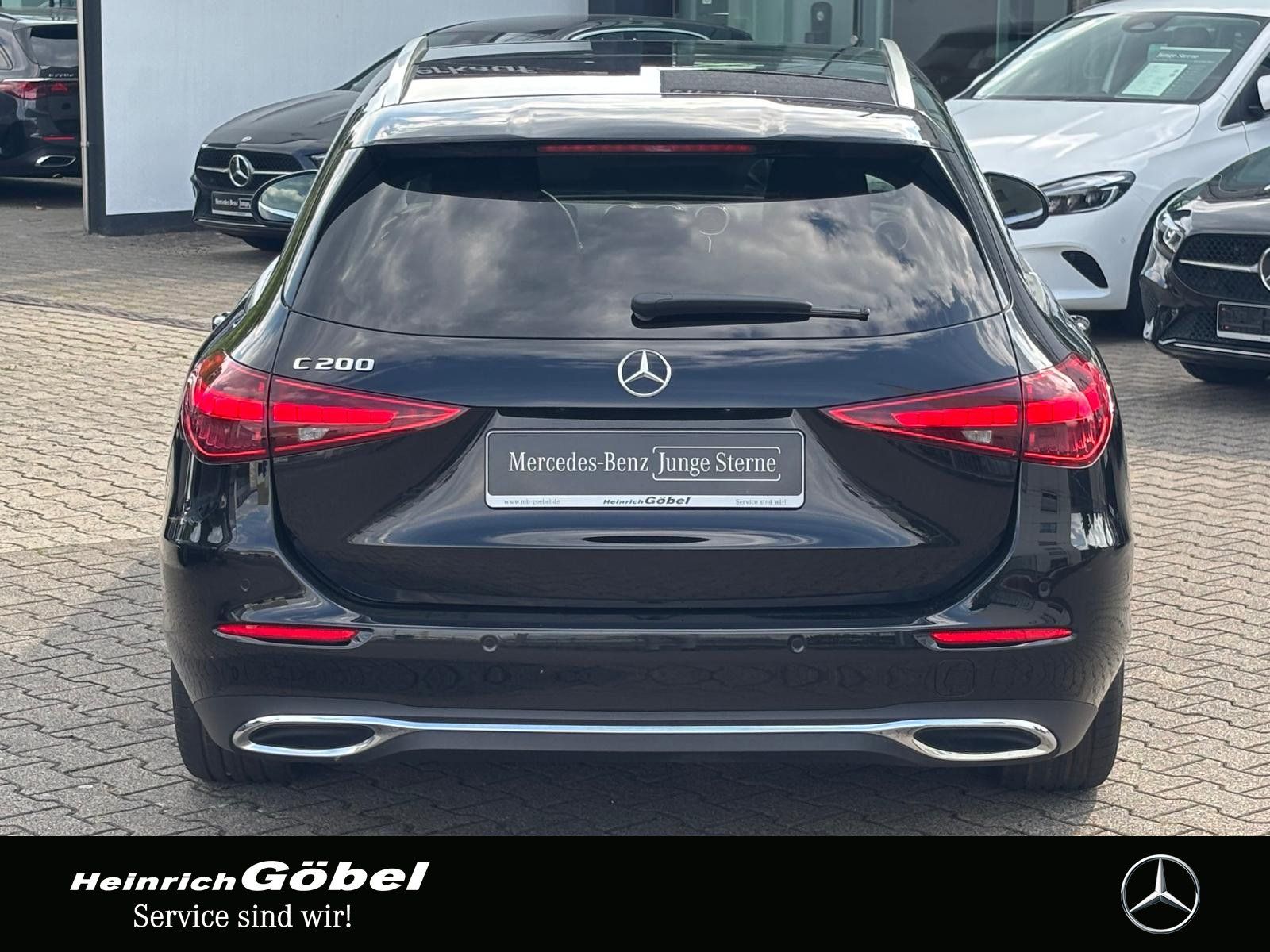 Fahrzeugabbildung Mercedes-Benz C 200 T AVANTGARDE*PANO*AHK*KAMERA*TOTWINKEL*