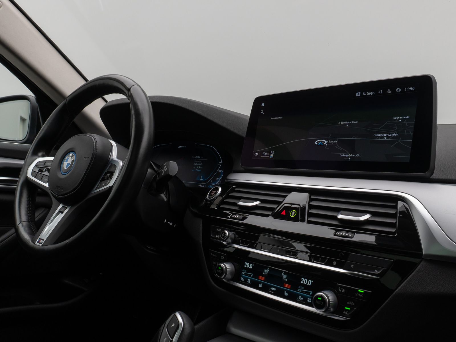 Fahrzeugabbildung BMW 530e Panorama Kamera DAB Leder Alarm AHK