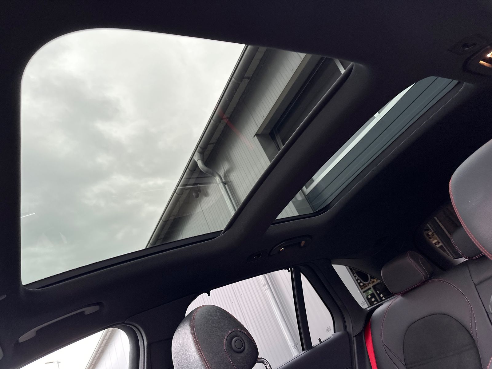 Fahrzeugabbildung Mercedes-Benz GLC 43 AMG 4Matic 9G NAV+LED+ACC+PANO+360°