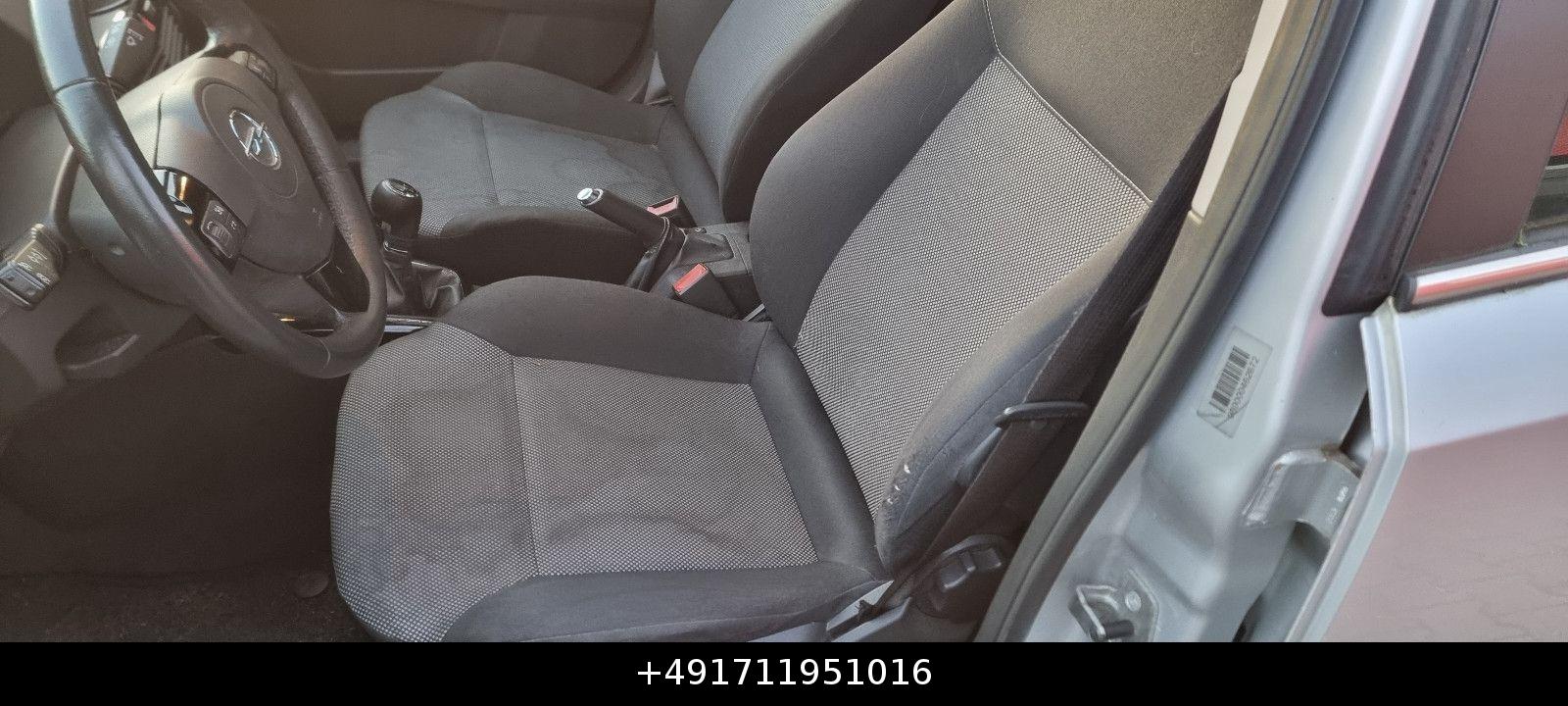 Opel Astra 2010 — photo 9