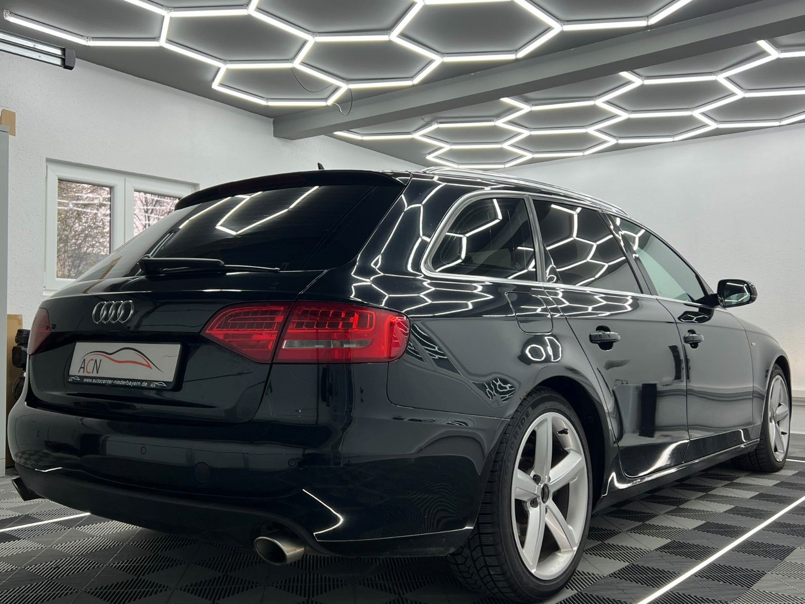 Fahrzeugabbildung Audi A4 Avant S line Sportpaket / plus Quattro