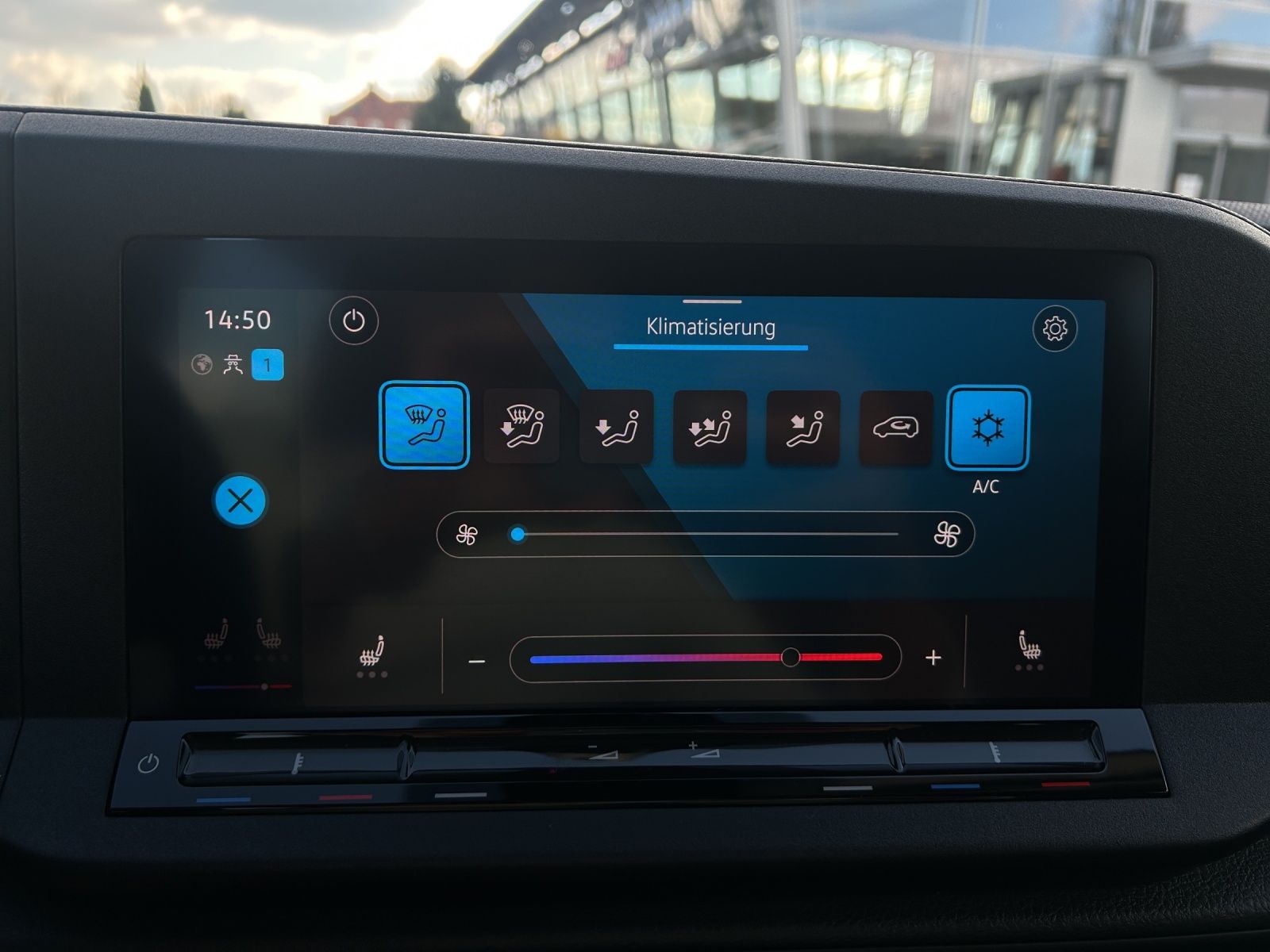 Fahrzeugabbildung Volkswagen Caddy Kombi TDI Maxi 4MOT AHZV PDC NSW