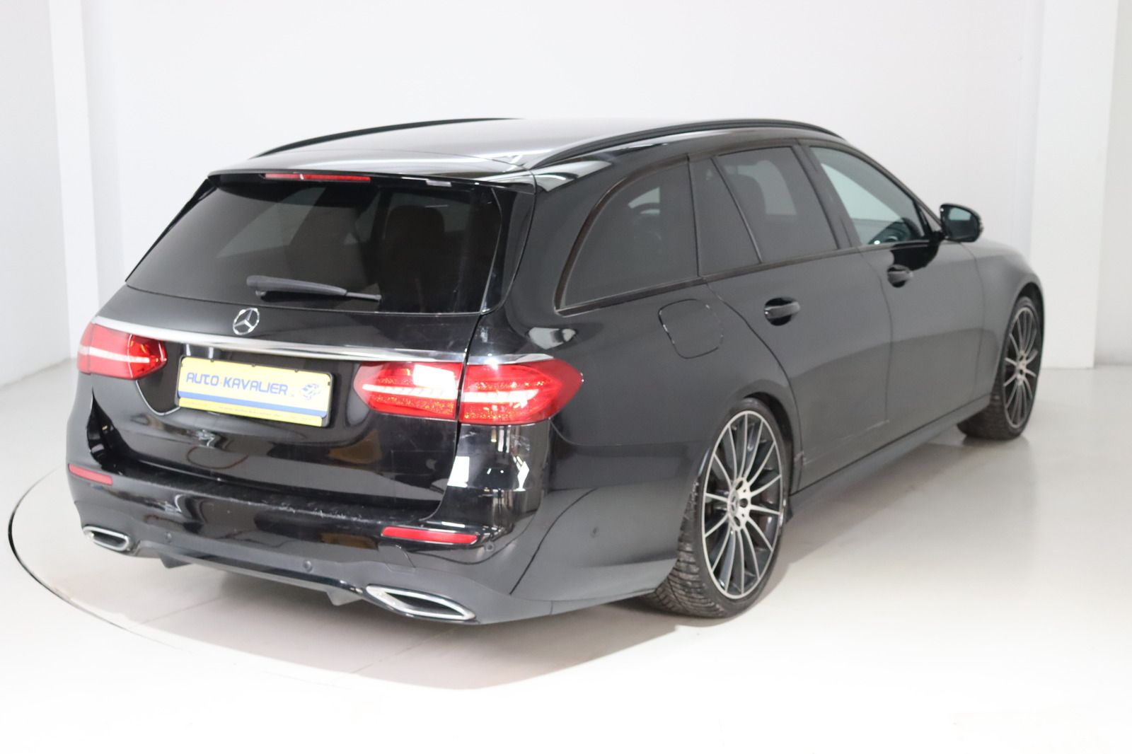 Fahrzeugabbildung Mercedes-Benz E 400 d 4Matic AMG-Paket * Multibeam * 360°