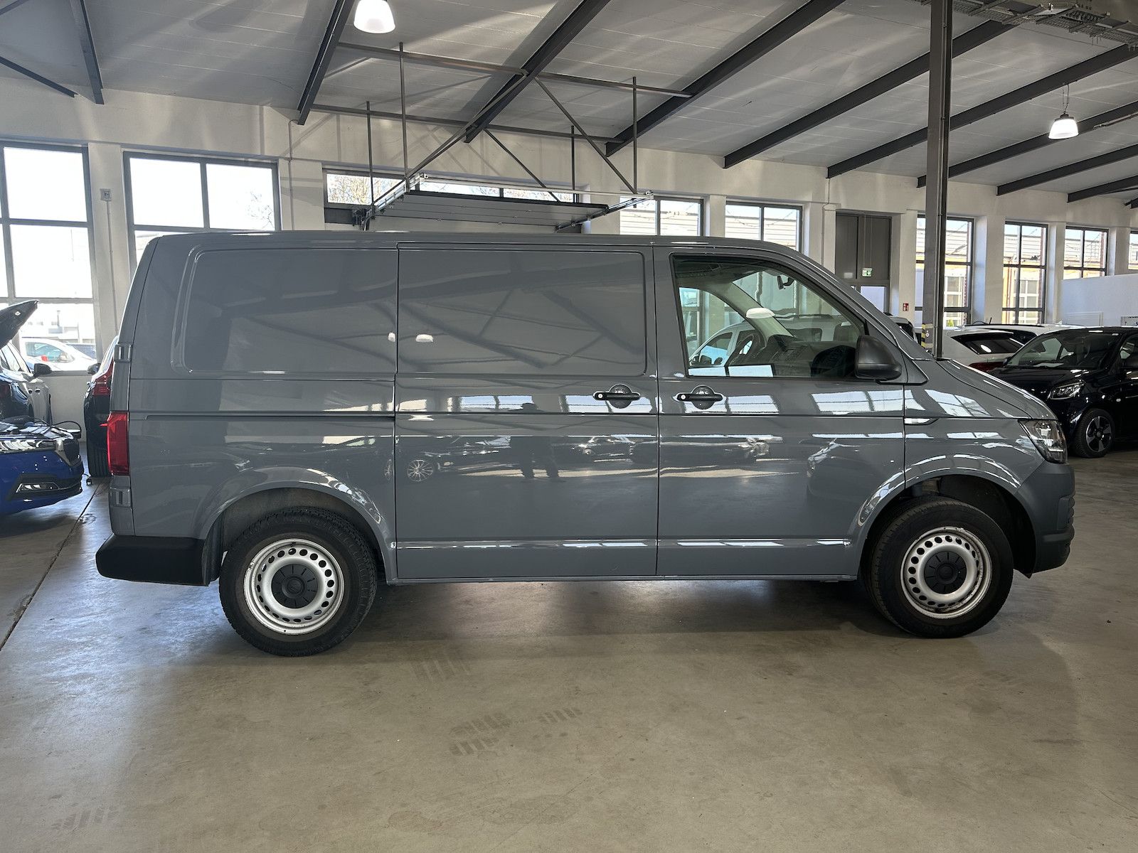 Fahrzeugabbildung Volkswagen T6 Kasten 2.0 TDI Kurz/1.Hd/U-Frei/3-Sitzer/PDC/