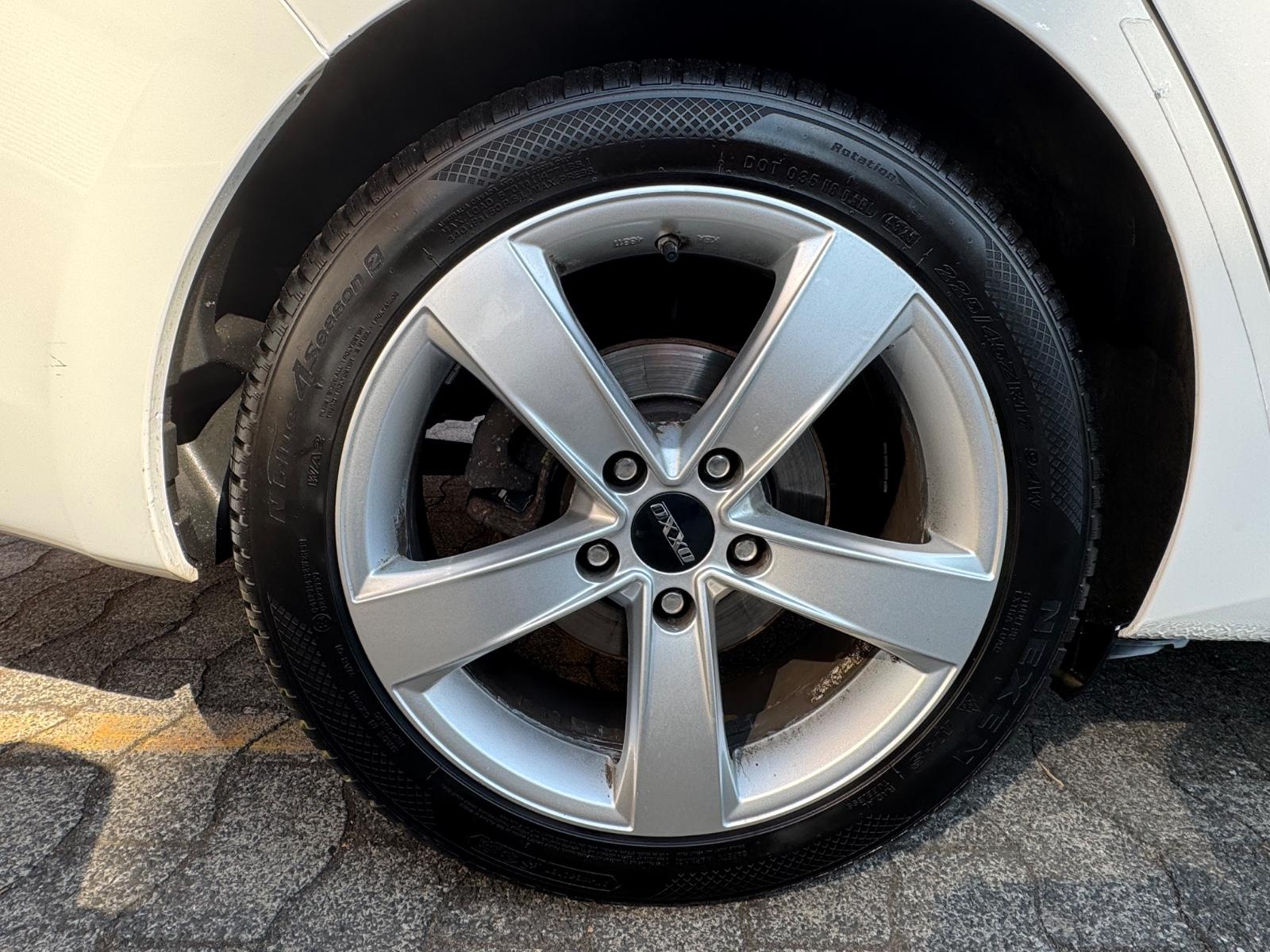 Toyota Auris 2015 — photo 17