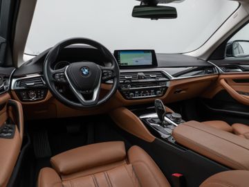 Fahrzeugabbildung BMW 540i xDr Tour Luxury Line HI-FI HUD DAB Panorama