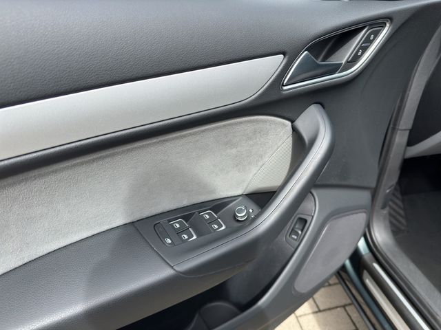 Q3 2.0 TDI quattro sport S-tronic SHZ NAVI LED