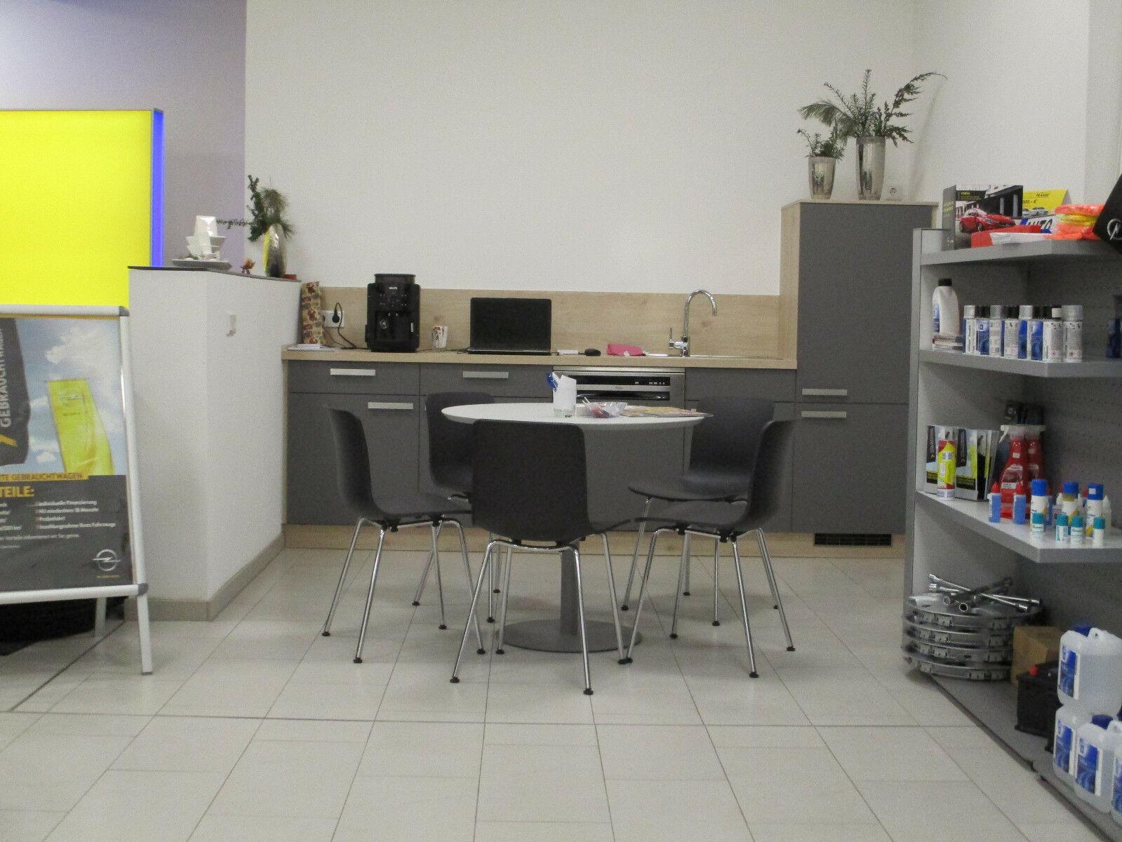 showroom-image-top