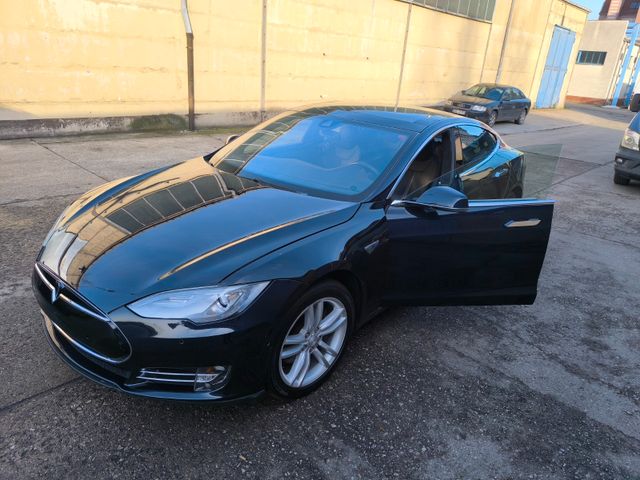 TESLA Tesla Model S 85 (2015) 