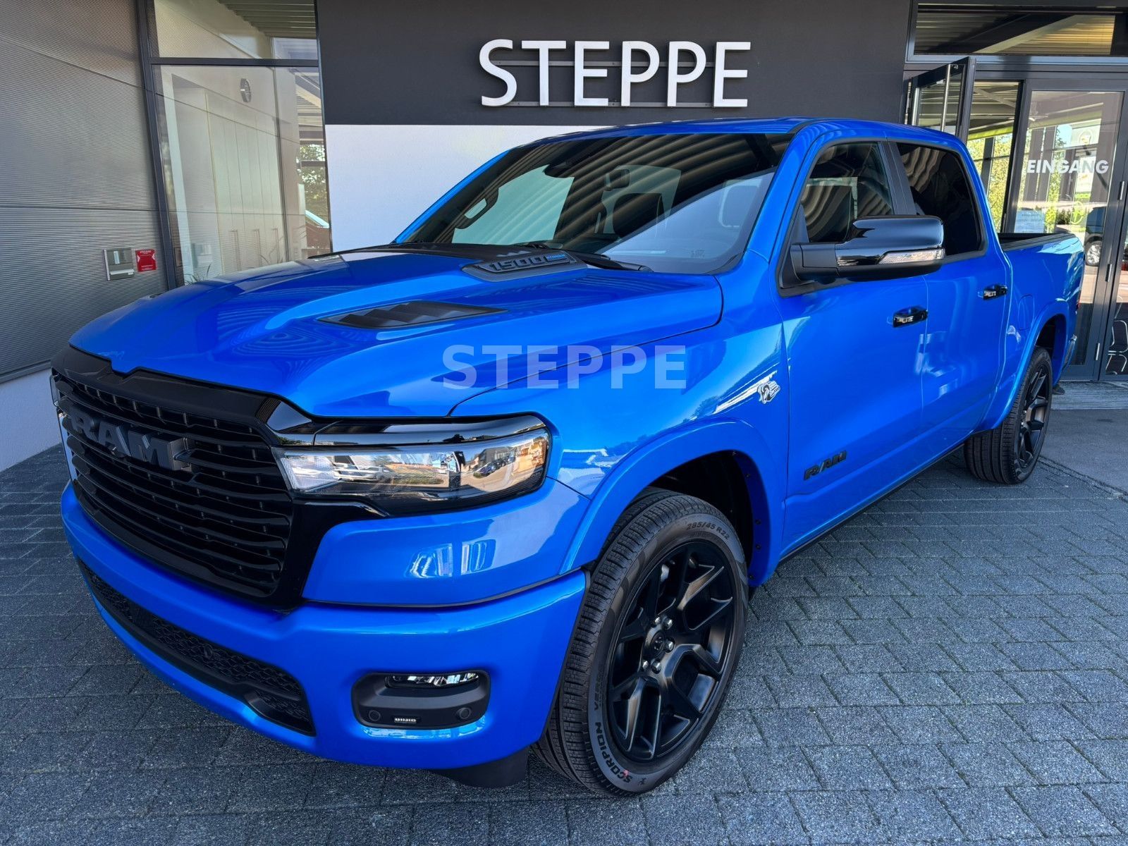 Dodge 2026 RAM 1500 5,7LV8 Night Safety Tech. AHK 22"