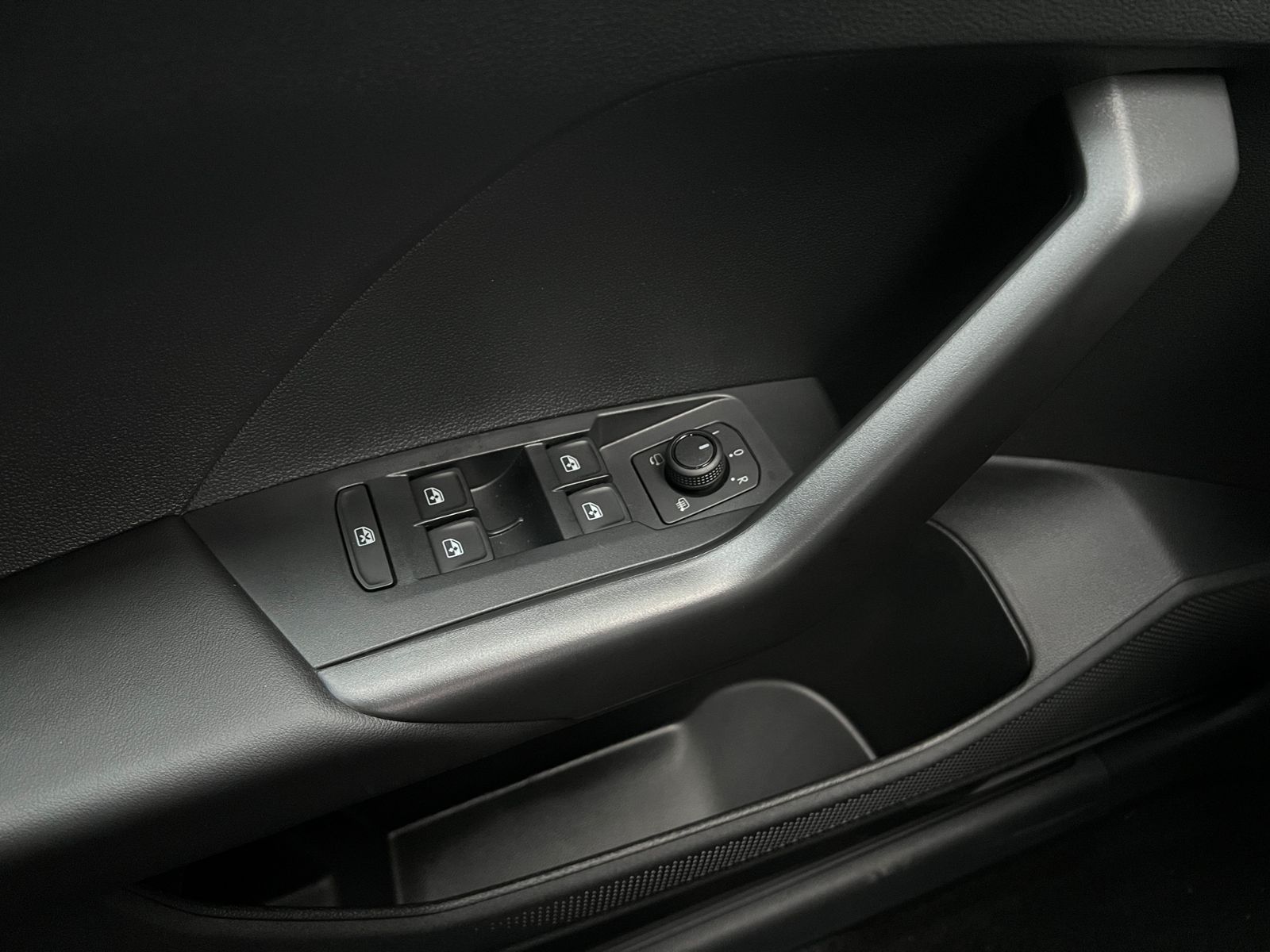 Fahrzeugabbildung Volkswagen T-Cross Life 1.0 TSI DSG *IQ.Light, ACC, App-Con