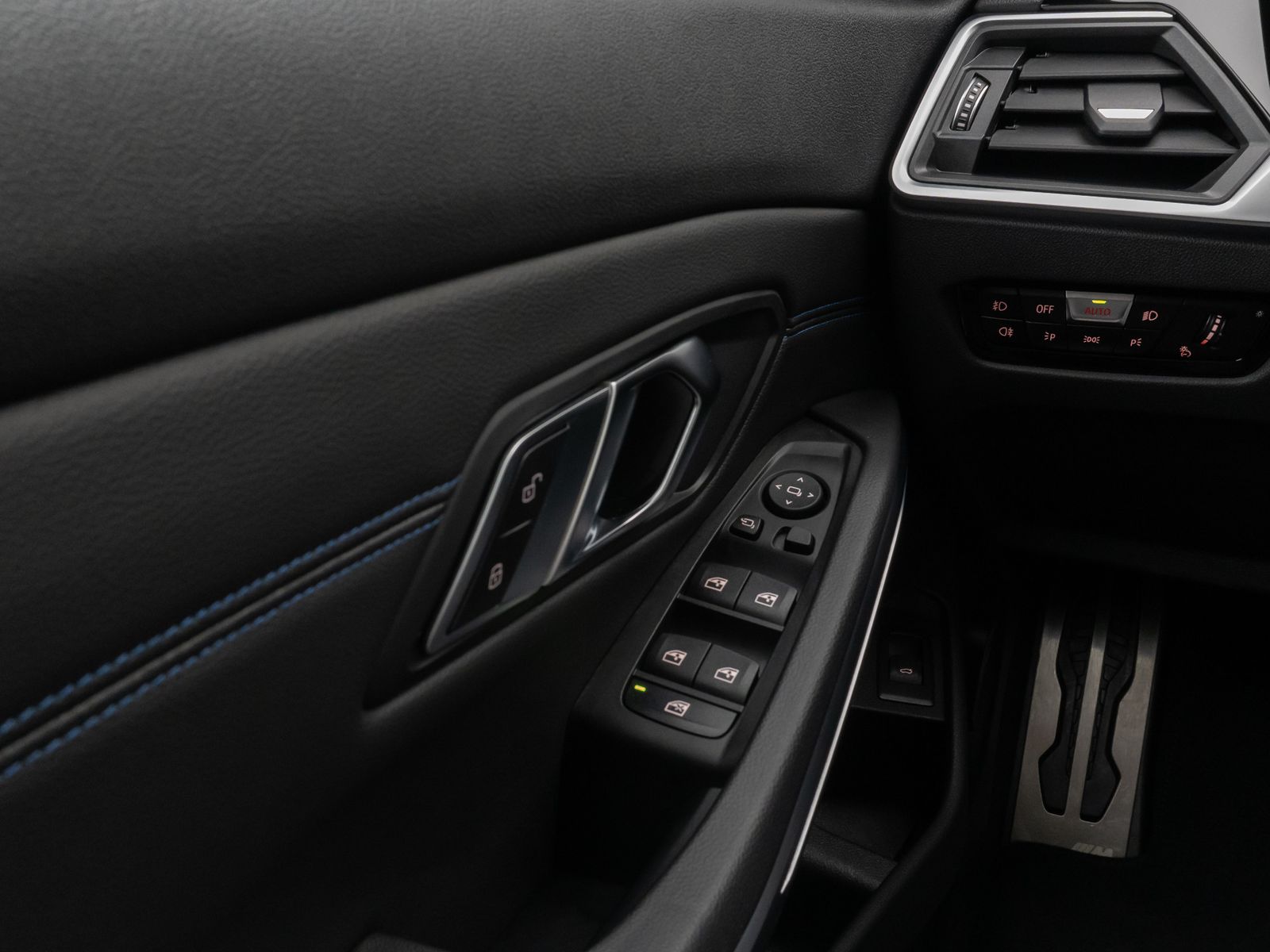 Fahrzeugabbildung BMW 330i xD M Sport Laser DAB Lenkrhzg Komfort Alarm