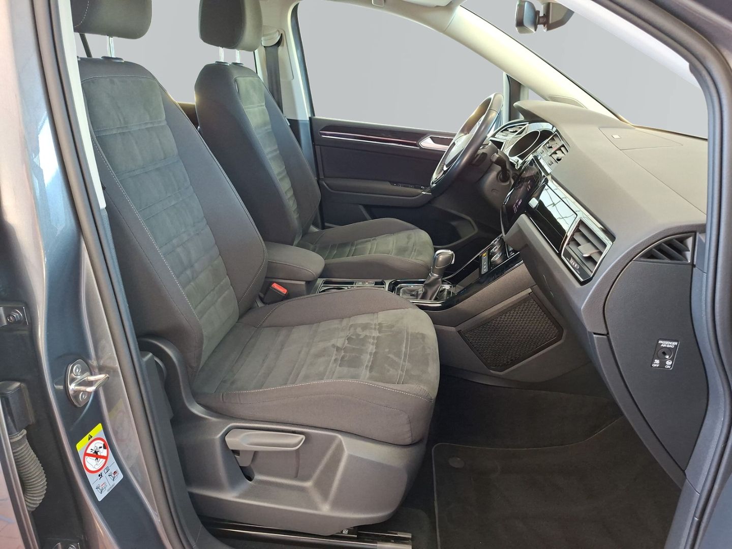 Touran 2.0 TDI DSG Highline *AHK*KEYLESS*NAVI*KA