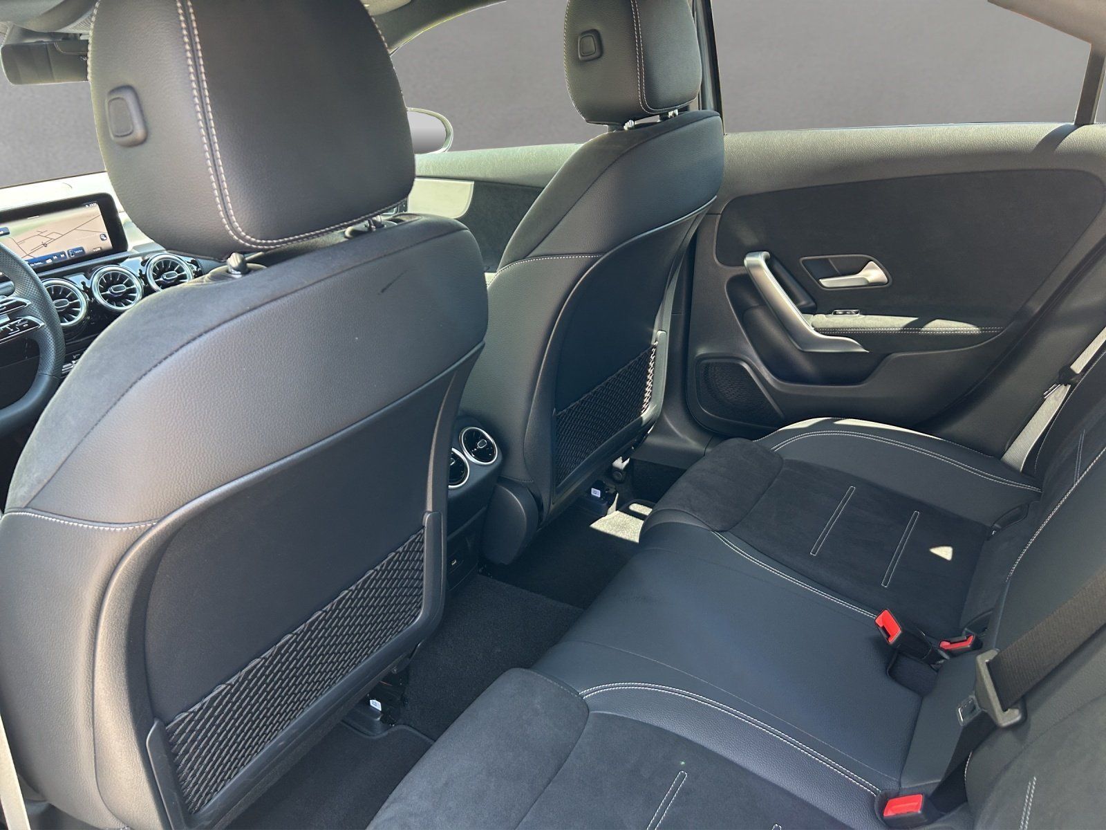 Fahrzeugabbildung Mercedes-Benz A200d Limo AMG SpecialEdition AHK Standhz DISTRO