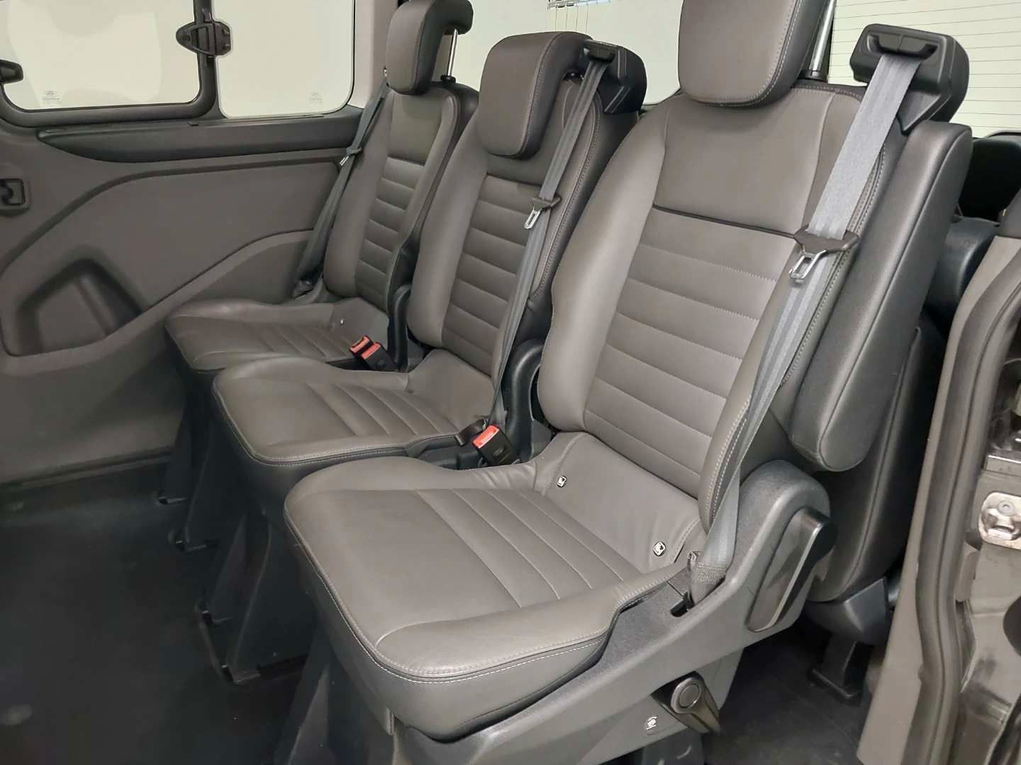 Fahrzeugabbildung Ford Transit/Tourneo Custom Kombi 320 L1 Tourneo T-X