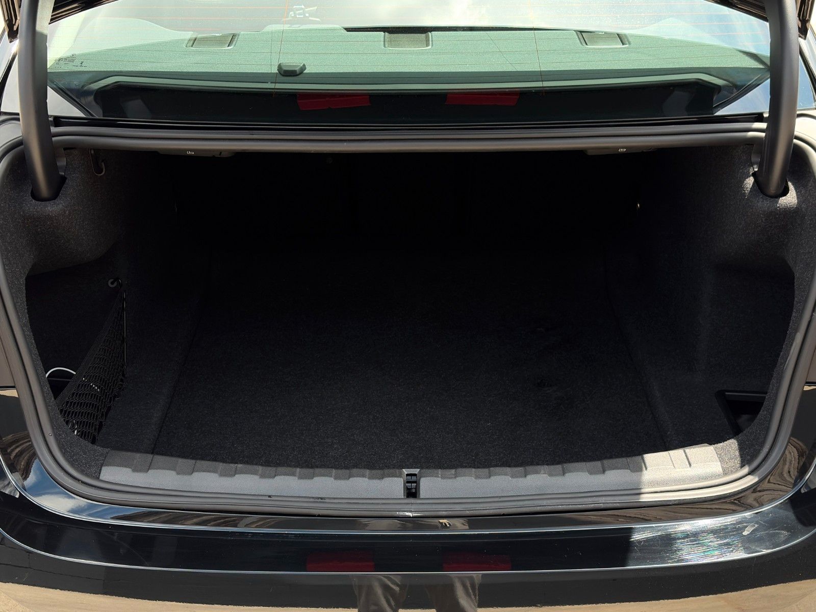 Fahrzeugabbildung BMW 318i Limo Cockpit+ Alarm Ambiente 3-ZKlima CAM