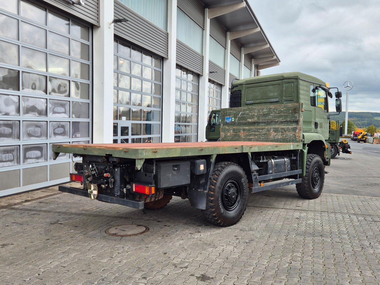 Fahrzeugabbildung MAN TGA 18.360 4x4 BB Pritsche Single Bereifung