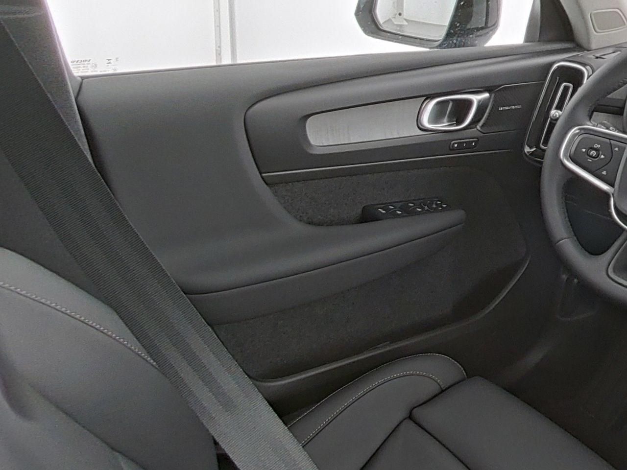 Fahrzeugabbildung Volvo XC40 Ultra Dark 2WD