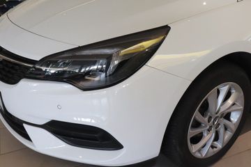 Fotografie des Opel Astra 1.2 Turbo Sports Tourer Elegance AHK