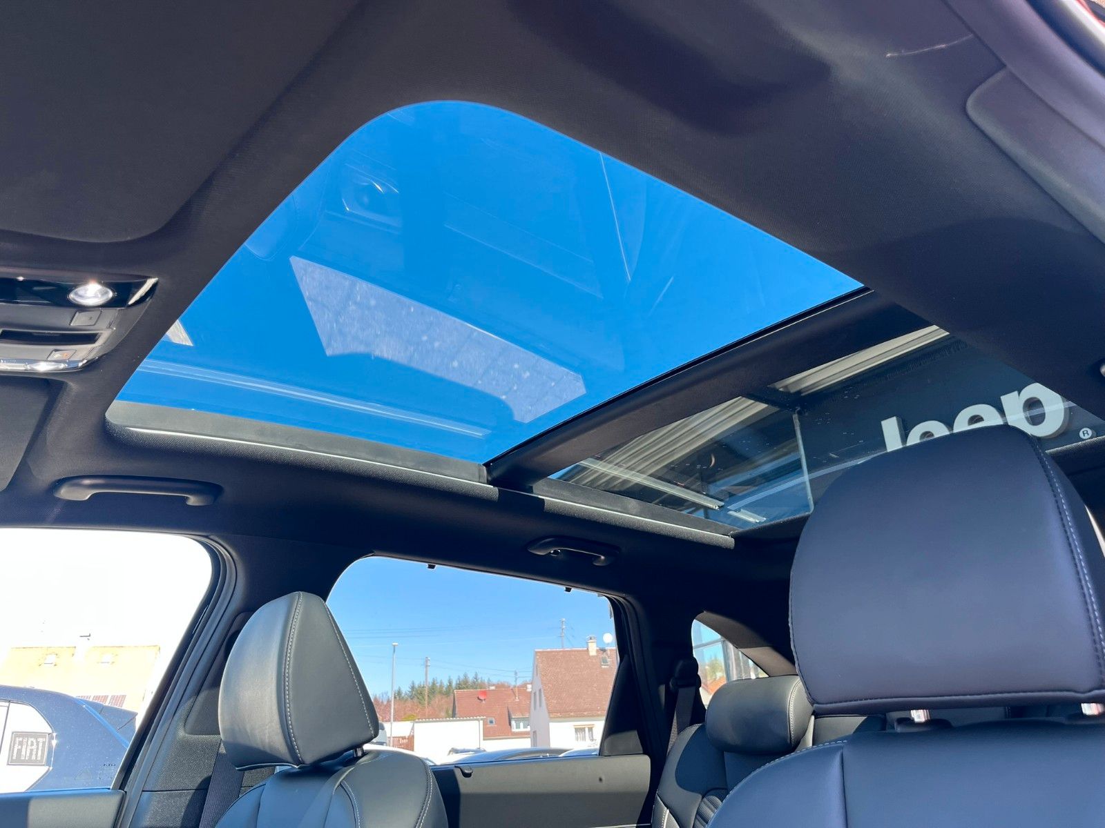 Fahrzeugabbildung Kia Sorento Platinum 4WD 7-Sitzer Pano Leder uvm.