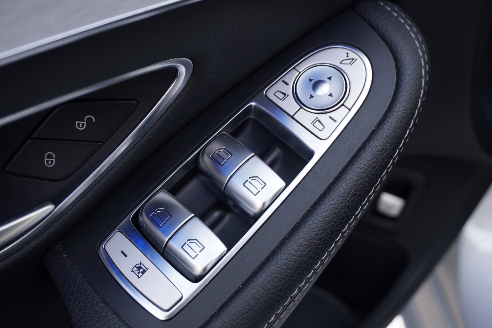 Mercedes-Benz C 300T AMG Multib RFK PANO SHZ NAV Ambiente ACC