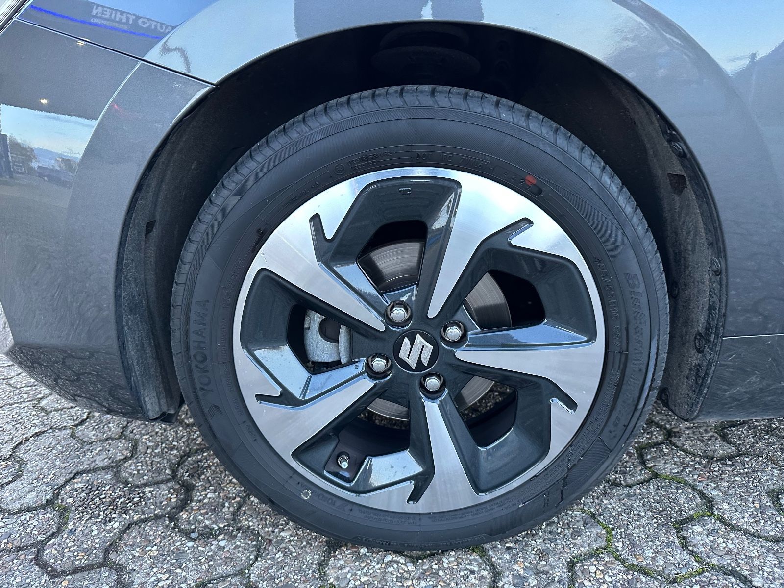 Fahrzeugabbildung Suzuki Swift 1.2 Dualjet Hybrid Comfort+ ACC/Navi/LED