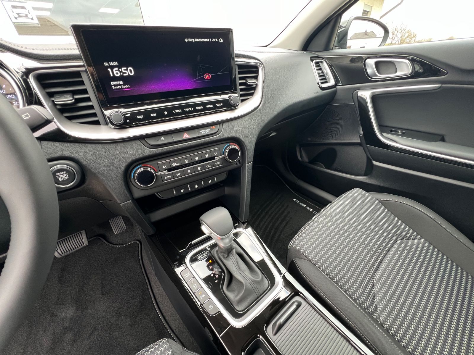 Fahrzeugabbildung Kia CEED_5 1.5T 48V DCT 140 ULTIMATE STY JBL
