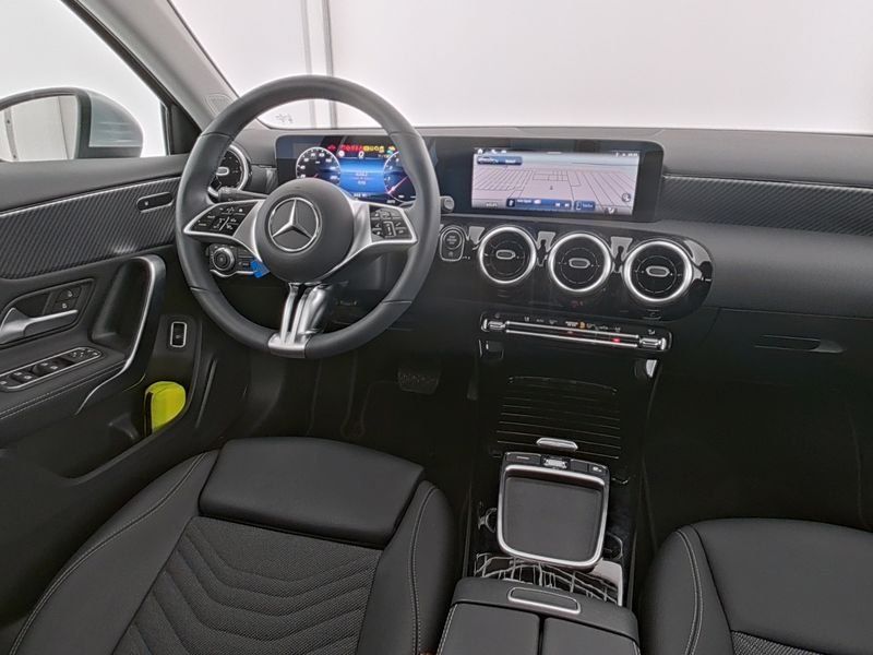 Fahrzeugabbildung Mercedes-Benz A 200 Progressive Adv.*Kamera*LED*MBUX*CarPlay*