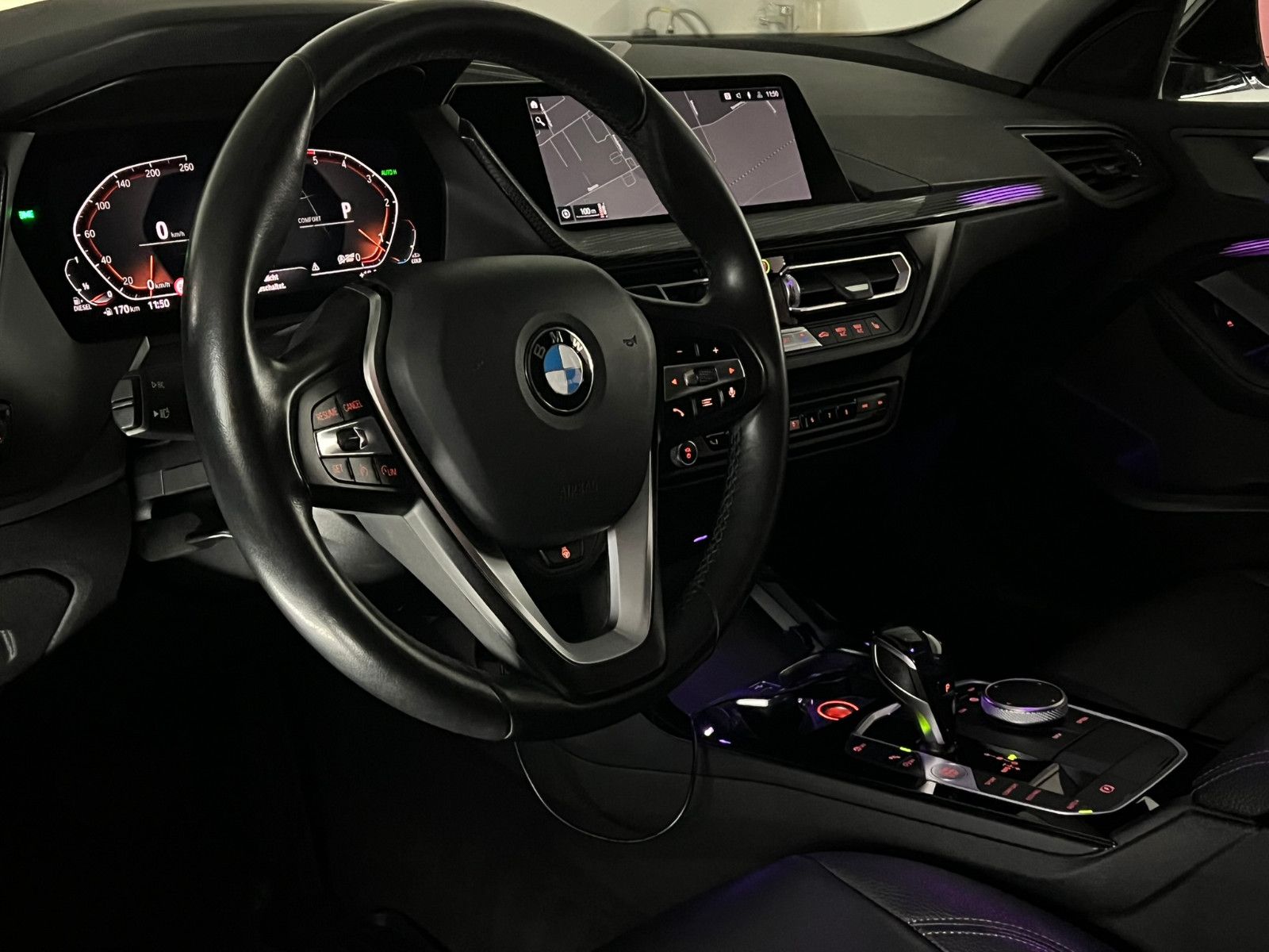 Fahrzeugabbildung BMW 120 d xDrive LUXURY LINE/LED/HuD/VRTL PIT/PANO