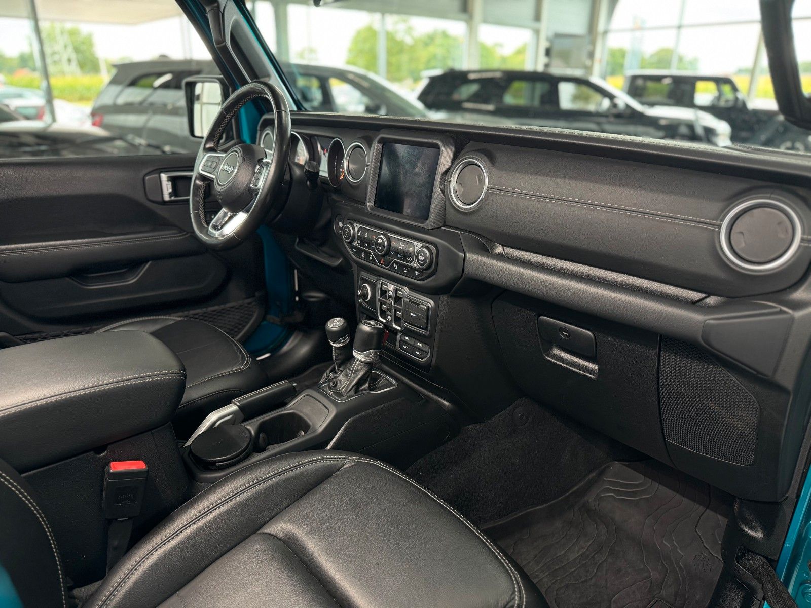 Fahrzeugabbildung Jeep Wrangler 2.2 CRDi Sahara Overland "SkyOne AHK"