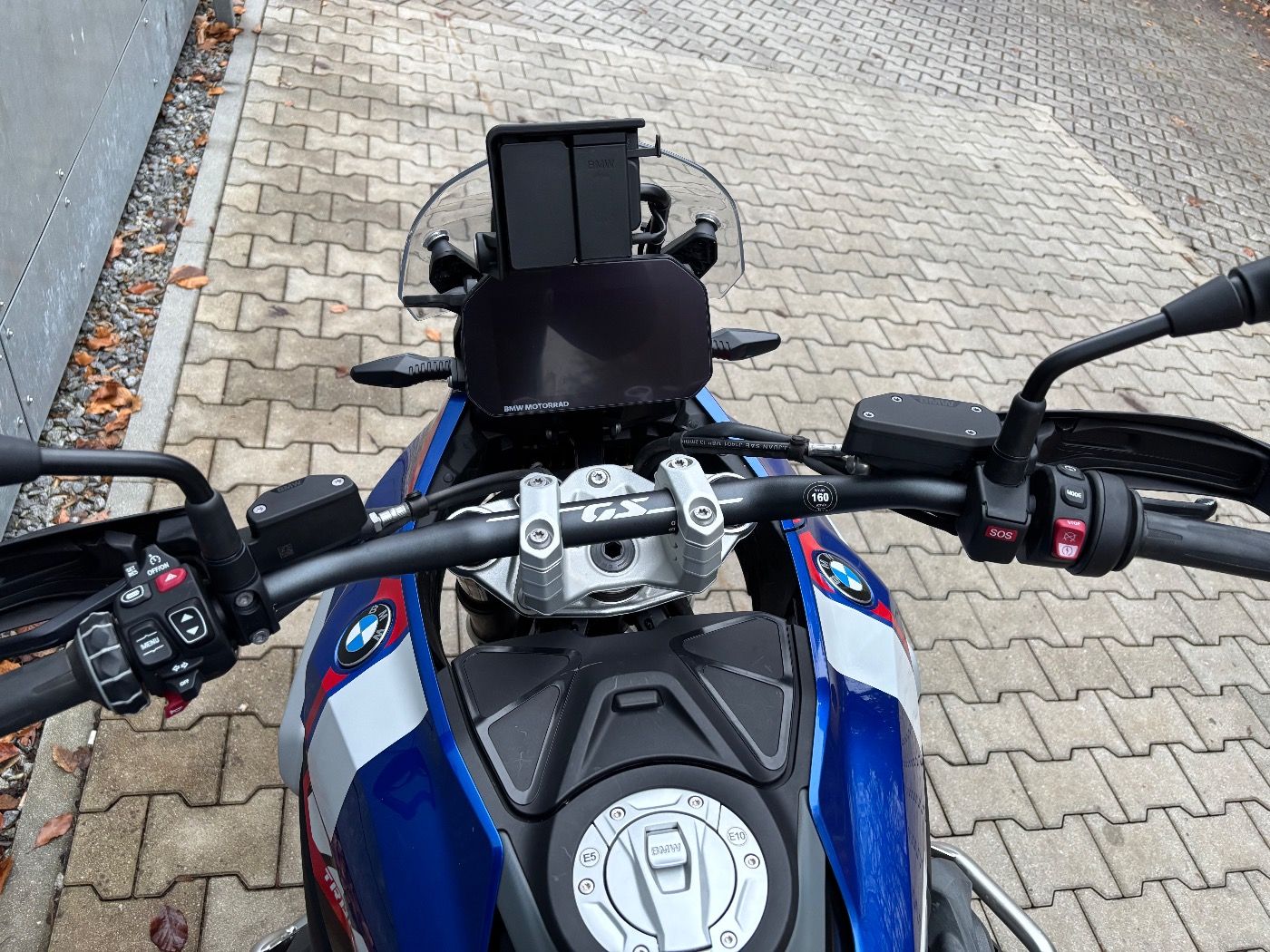 Fahrzeugabbildung BMW R 1300 GS Trophy Adaptive Fahrzeughöhenregelung