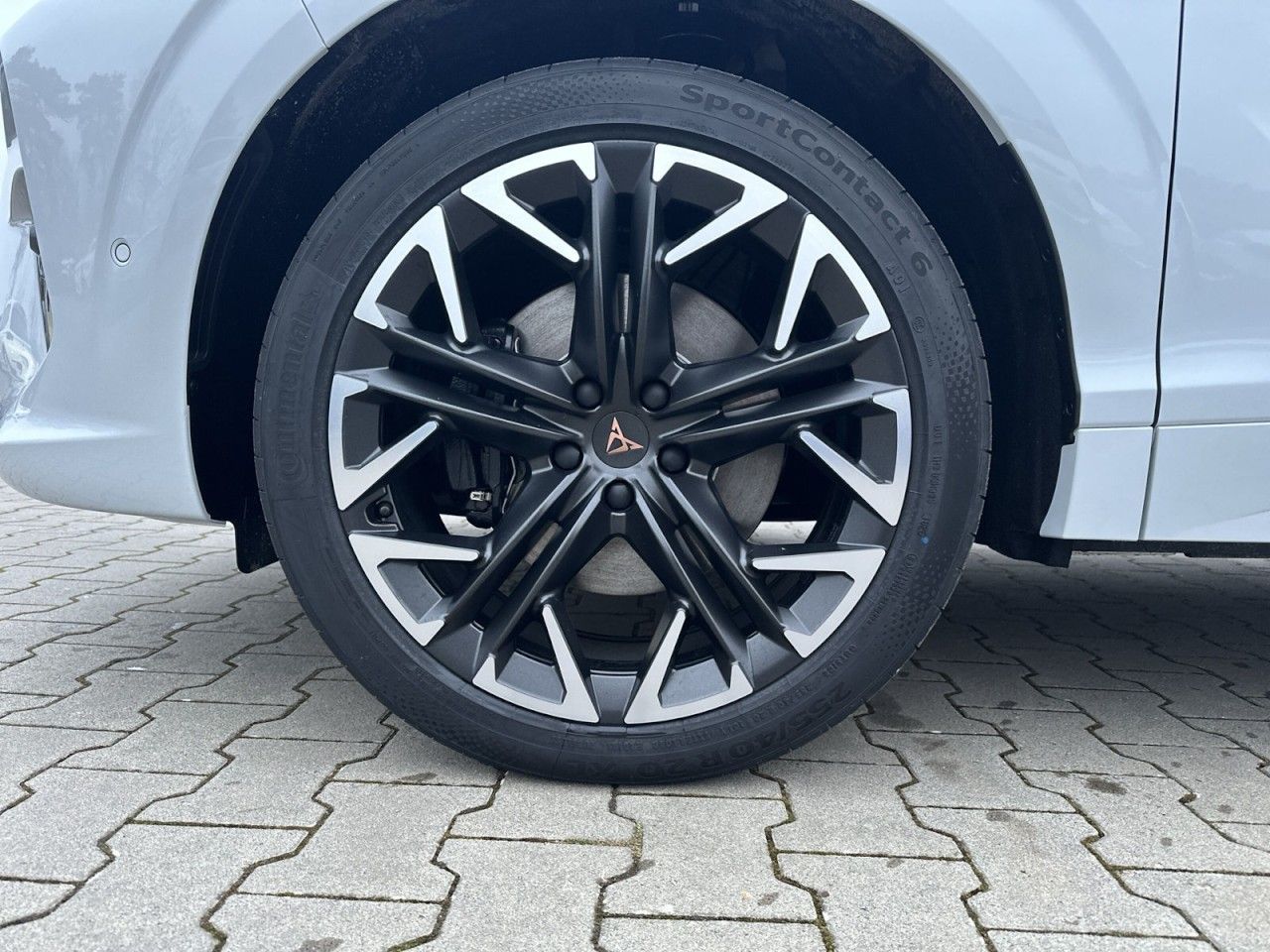 Fahrzeugabbildung CUPRA Terramar VZ 2.0 TSI 265 PS 4Drive - mit KI generiert/bearbeitet