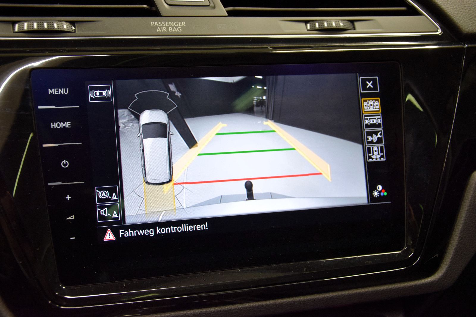 Fahrzeugabbildung Volkswagen Touran Comfortline DSG EasyOpen 7-Sitze ACC Pano
