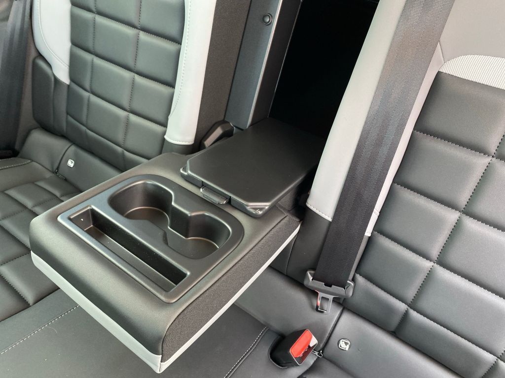 Fahrzeugabbildung Citroën e-C4 Elektro 156 MAX *Cam*Technopak*11 kW*Navi*