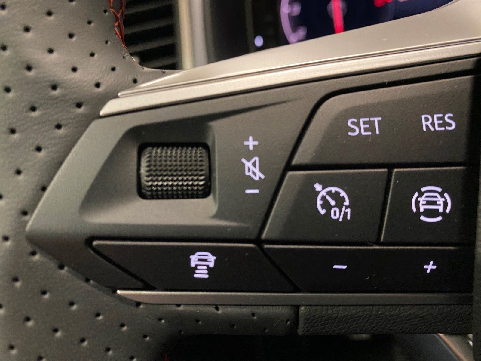 Fahrzeugabbildung SEAT Ateca 1.5 TSI FR+5 Jah.GARANTIE+KAMERA+18"ALU+BC