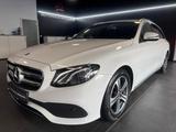 Mercedes-Benz E 220 d T Avantgarde / Kamera+LED+STHZ
