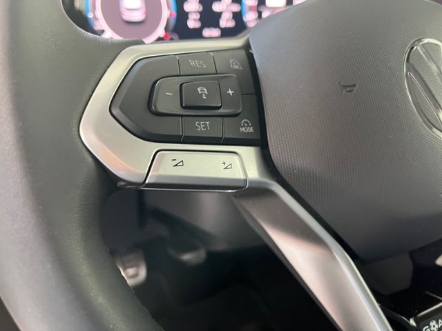 Fahrzeugabbildung Volkswagen Golf 1.5 TSI GOAL NAVI STANDHEIZUNG KAMERA