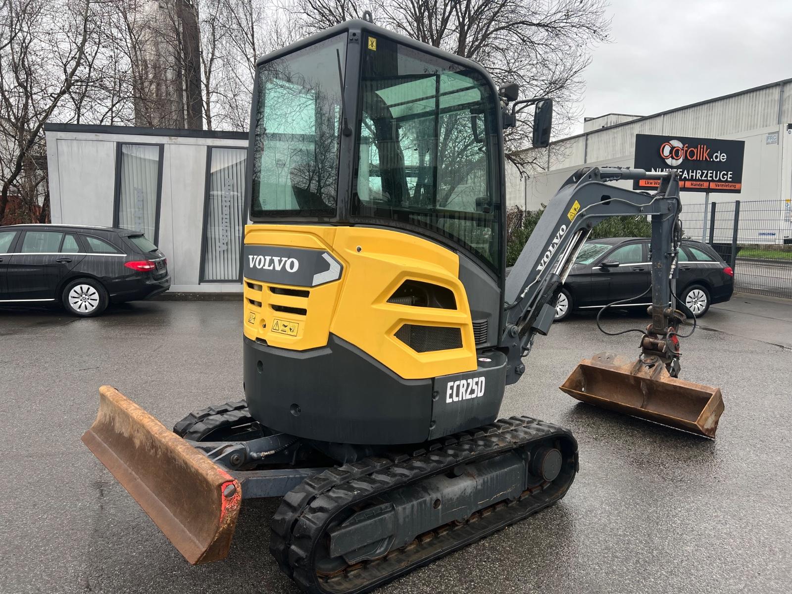 Volvo ECR 25D Schwenkschaufel nur 1600h