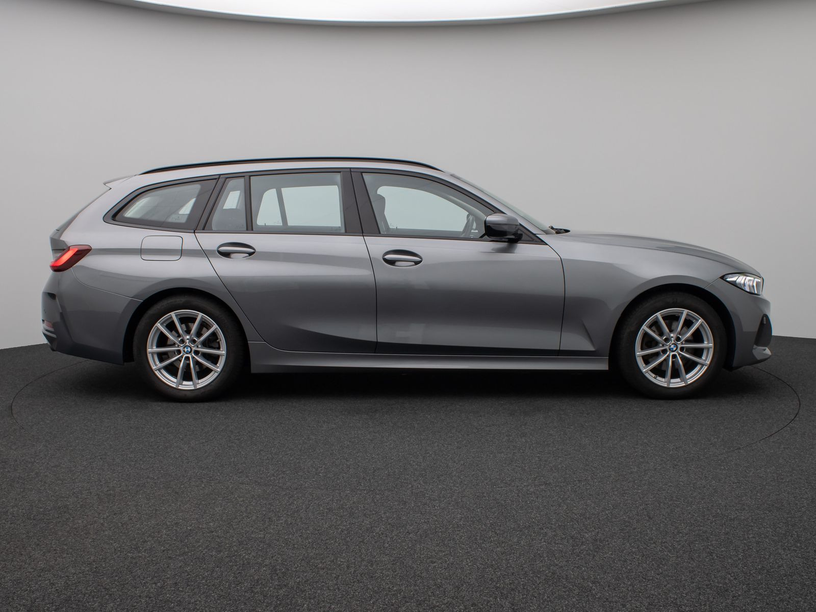 Fahrzeugabbildung BMW 320d Panorama DAB H/K Lordos Stop&Go PDC LED