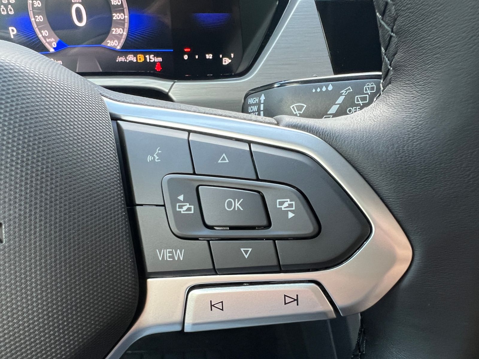 Fahrzeugabbildung Volkswagen Touran Comfortline 1.5 TSI DSG *LED, AHK, 7-Sitz