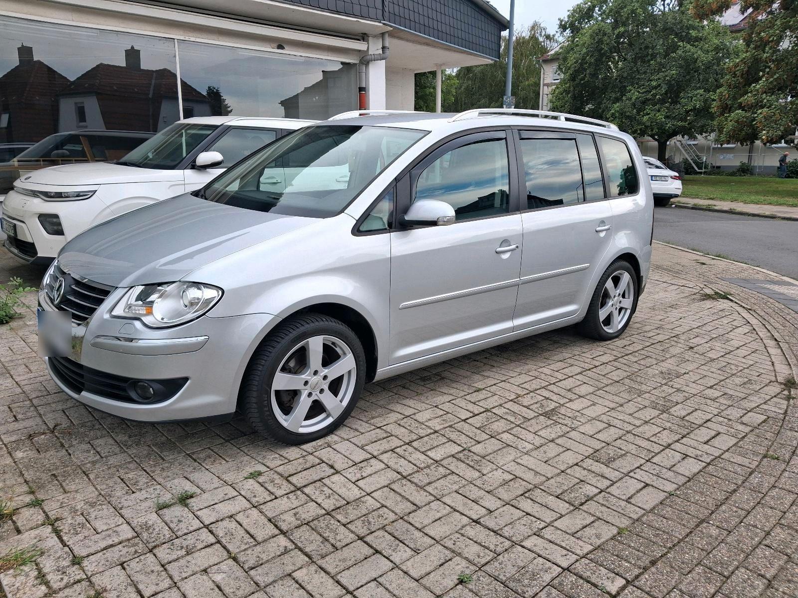 Volkswagen Touran 2007 — rear view