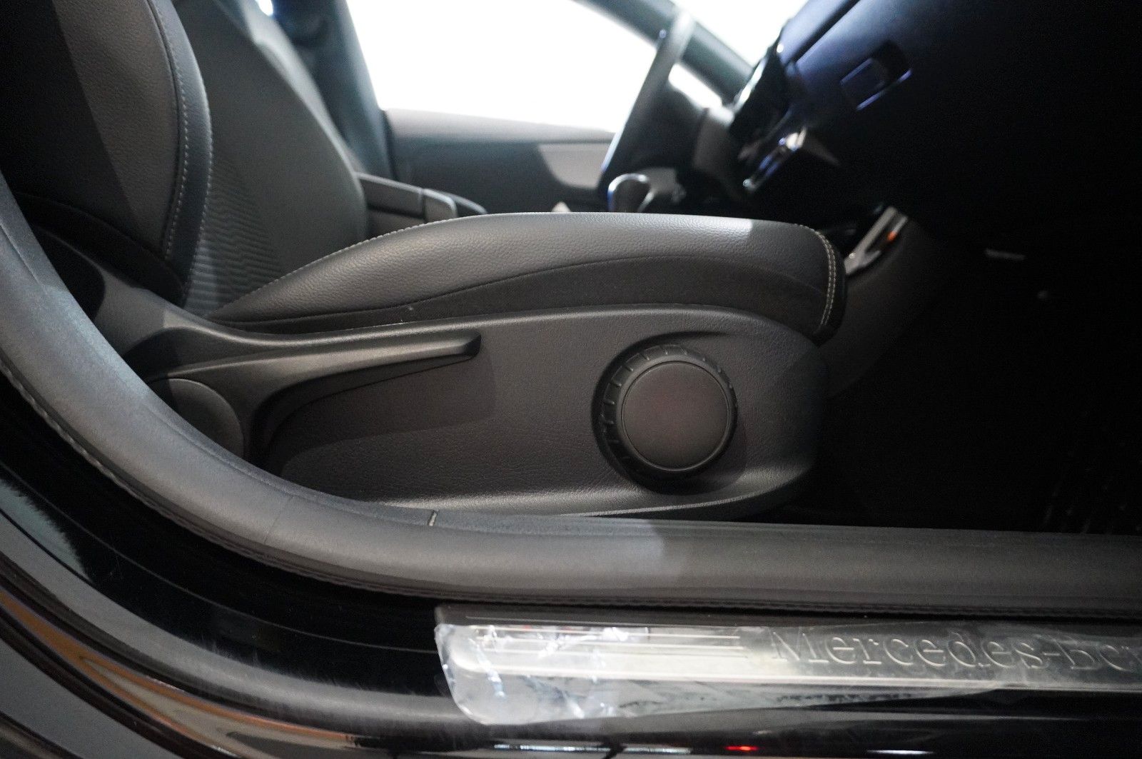 Fahrzeugabbildung Mercedes-Benz CLA 200 COUPE PROGRESSIVE NAVI/LED/KAMERA/VIRTU.